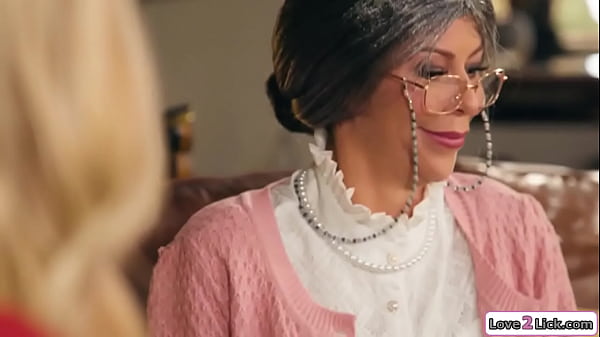 Buxom cougar thumbs stepdaughters snatch